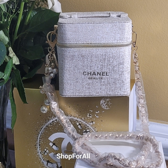 Chanel - Picture 4 of 16